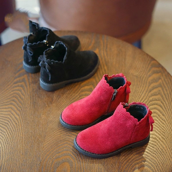 Семпли боти за момичета в червен и черен цвят с равна подметка
