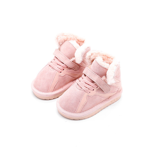 Αθλητικές παιδικές μπότες για κορίτσια σε τρία χρώματα με φτερά σε μπαλώματα