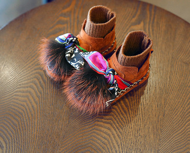 Μπογιές παιδικές μπότες για κορίτσια με χνούδι και έγχρωμη κορδέλα