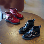 Παγωμένες μπότες για κορίτσια σε κόκκινο και μαύρο χρώμα