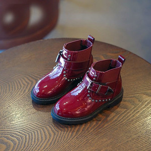 Παγωμένες μπότες για κορίτσια σε κόκκινο και μαύρο χρώμα