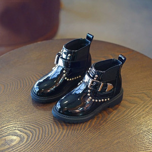 Παγωμένες μπότες για κορίτσια σε κόκκινο και μαύρο χρώμα