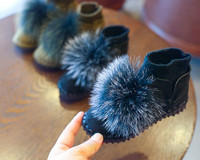 Κομψές μπότες για κορίτσια με χνούδι σε δύο χρώματα