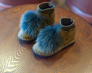 Κομψές μπότες για κορίτσια με χνούδι σε δύο χρώματα