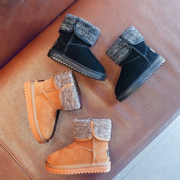 Ζεστές μπότες για κορίτσια με επίπεδη πέλμα σε μπεζ και μαύρο χρώμα