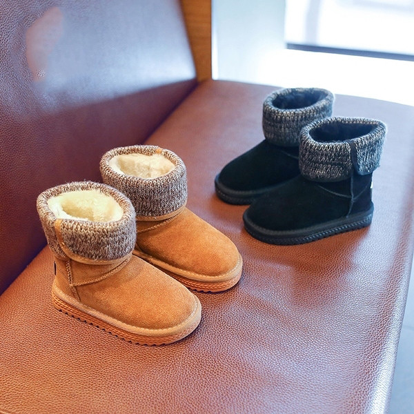 Ζεστές μπότες για κορίτσια με επίπεδη πέλμα σε μπεζ και μαύρο χρώμα