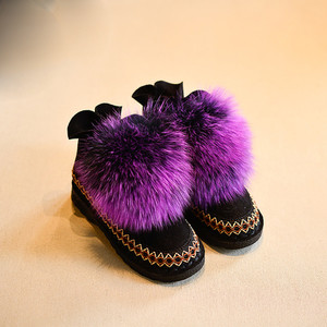 Κομψές μπότες για κορίτσια σε δύο χαριτωμένα χρώματα