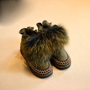 Κομψές μπότες για κορίτσια σε δύο χαριτωμένα χρώματα