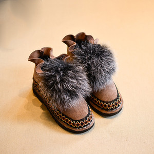 Κομψές μπότες για κορίτσια σε δύο χαριτωμένα χρώματα