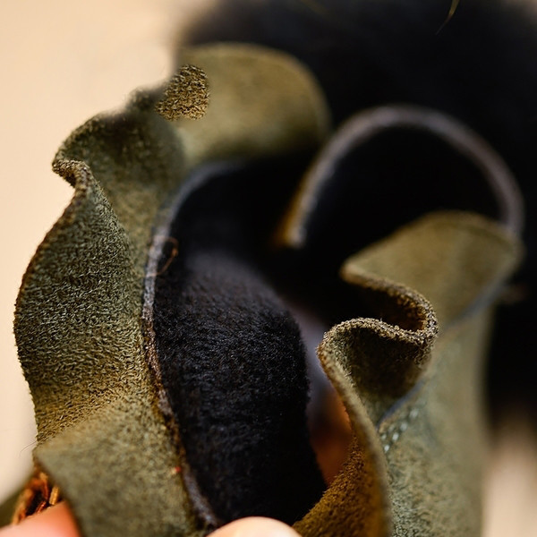 Κομψές μπότες για κορίτσια σε δύο χαριτωμένα χρώματα