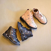 Σύγχρονη μωρό κουβανέζικο για τα κορίτσια σε δύο χρώματα με λουλούδια κεντήματα