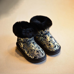 Κομψές χειμωνιάτικες μπότες για κορίτσια με χνούδι