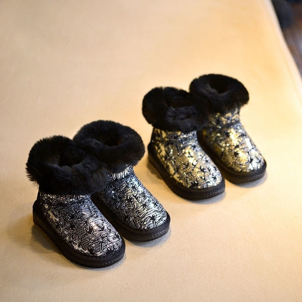 Κομψές χειμωνιάτικες μπότες για κορίτσια με χνούδι