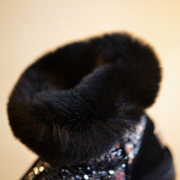 Κομψές χειμωνιάτικες μπότες για κορίτσια με χνούδι