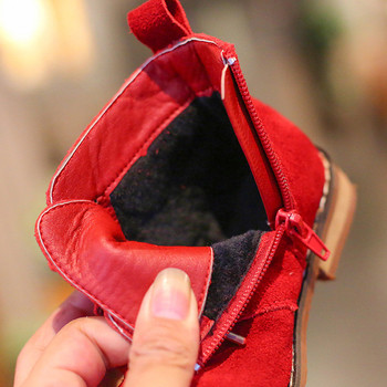 Οι καπιτονέδες μπότες για κορίτσια με αλίκες αυξήθηκαν σε τρία χρώματα