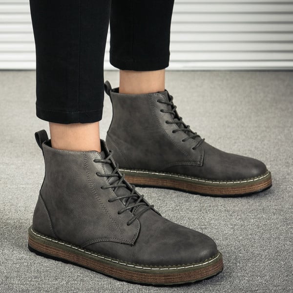 Αθλητικές κομψές ανδρικές μπότες με επίπεδη δερμάτινη φούστα σε τρία χρώματα