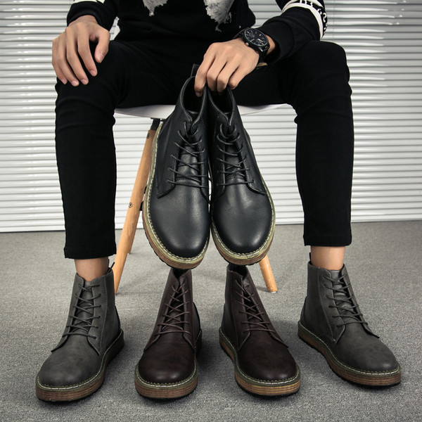 Αθλητικές κομψές ανδρικές μπότες με επίπεδη δερμάτινη φούστα σε τρία χρώματα