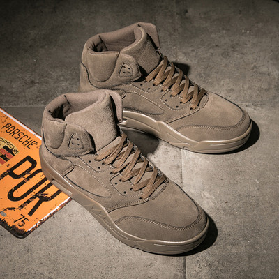 Αθλητικά κομψά αθλητικά πάνινα παπούτσια ανδρών και κάλτσες