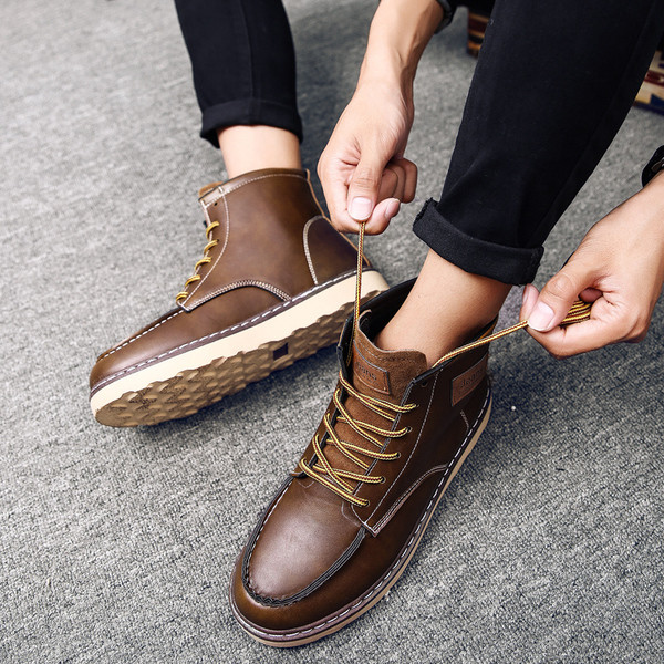 Ανδρικές δερμάτινες μπότες σε τρία χρώματα