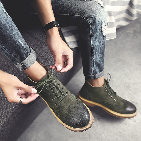 Αθλητικά κομψά ανδρικά μπότες με ανθεκτική σόλα