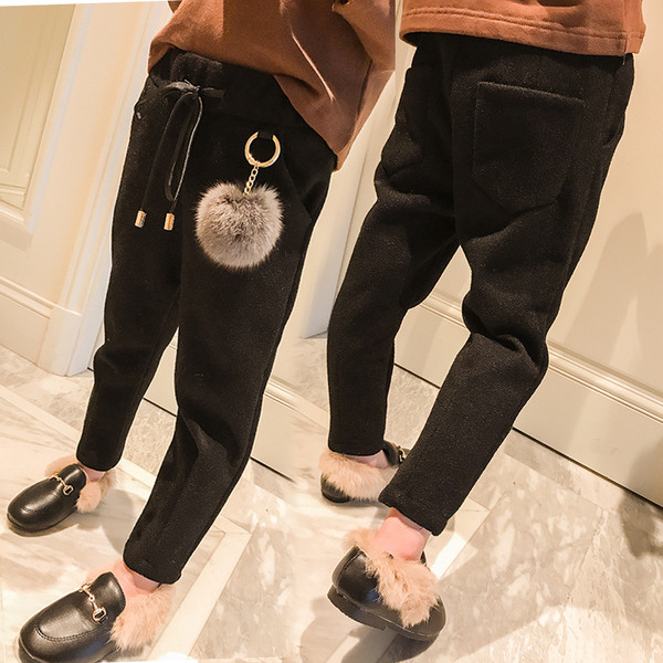 Παιδικά αθλητικά παντελόνια για κορίτσια με γραβάτες και κουκούλα σε μαύρο χρώμα