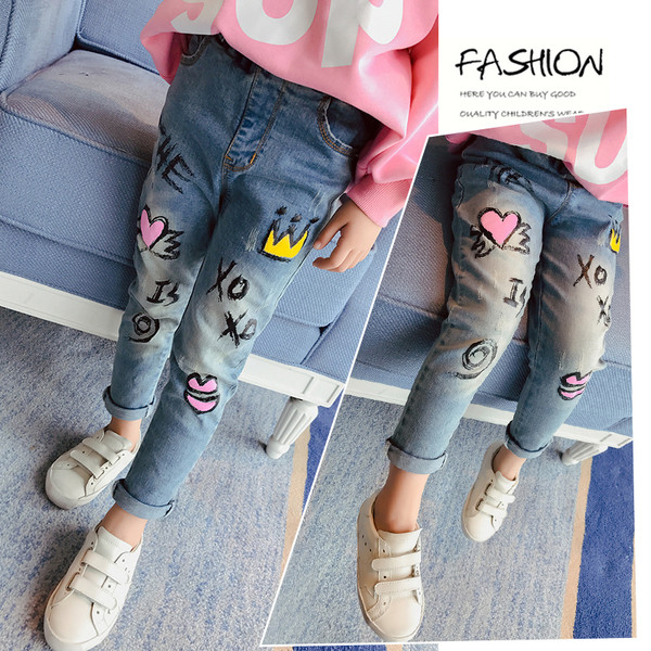 Παιδικά καθημερινά τζιν για κορίτσια με ενδιαφέρουσες εφαρμογές