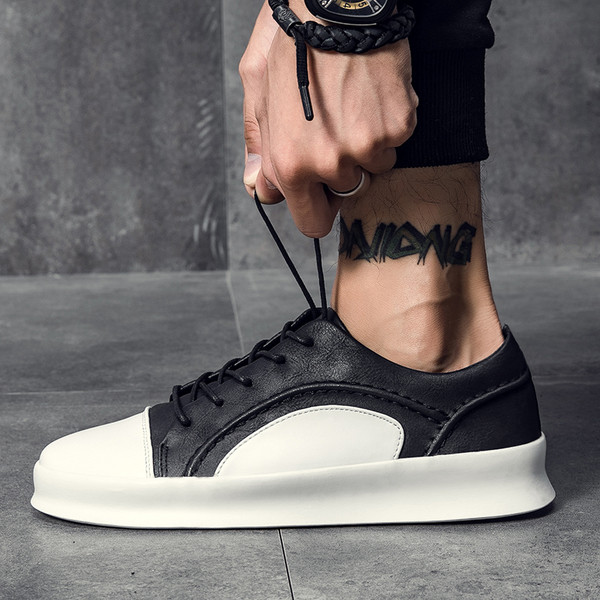 Κομψές ανδρικές κάλτσες με επίπεδη σόλα σε τρία χρώματα