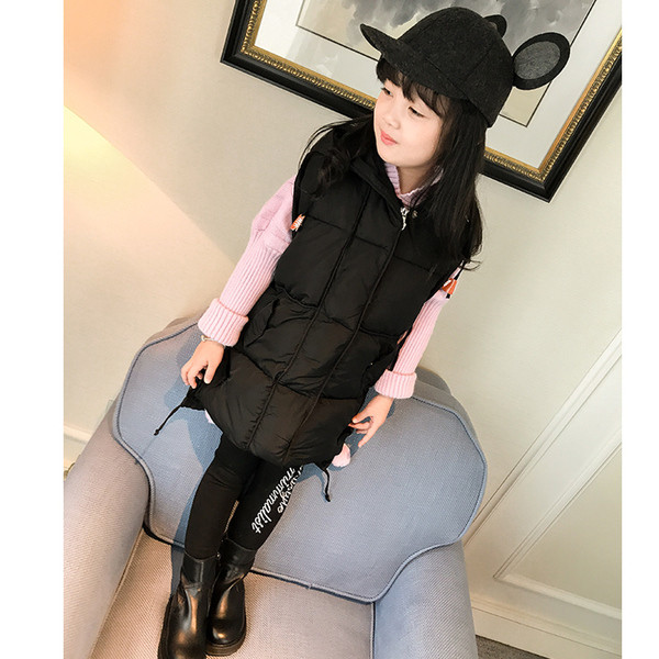 Παιδικό φθινόπωρο-χειμωνιάτικο μακρύ γιλέκο με κουκούλα για κορίτσια σε μαύρο και ροζ χρώμα