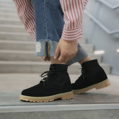 Κομψές μπότες χειμωνιάτικου ανδρικού με ανθεκτική σόλα