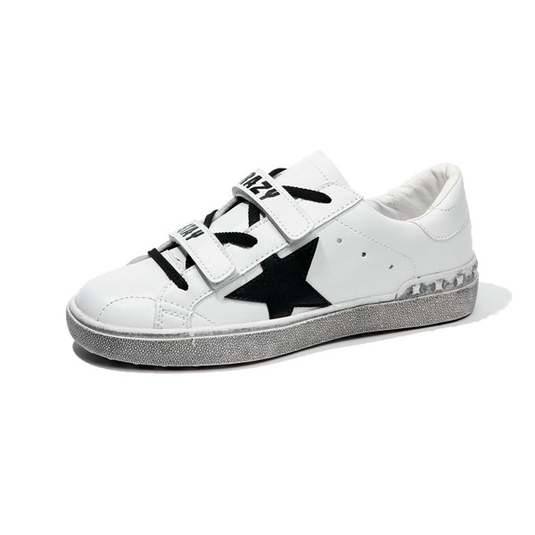 Ανδρικά πάνινα παπούτσια με μπαλώματα και γραβάτες σε δύο χρώματα