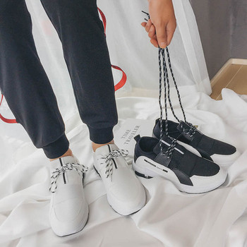 Ανδρικά πάνινα παπούτσια σε λευκό και μαύρο κοστούμι για καθημερινή ζωή και αθλητισμό