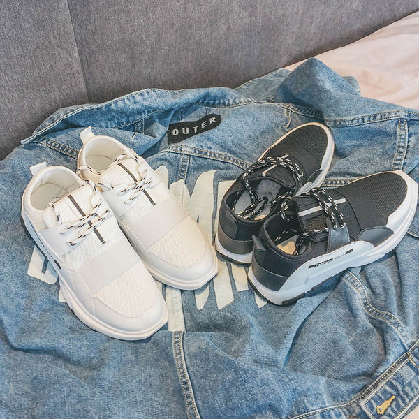 Ανδρικά πάνινα παπούτσια σε λευκό και μαύρο κοστούμι για καθημερινή ζωή και αθλητισμό