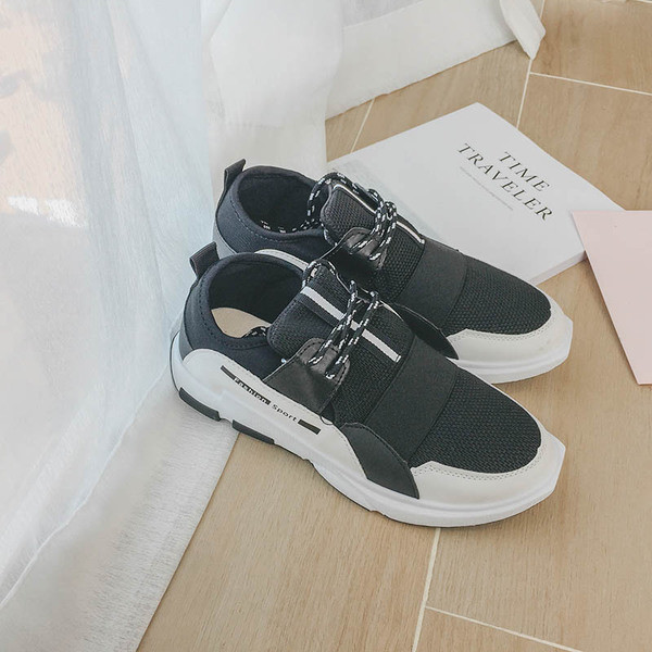 Ανδρικά πάνινα παπούτσια σε λευκό και μαύρο κοστούμι για καθημερινή ζωή και αθλητισμό