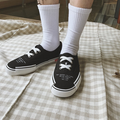 Ενδιαφέρουσες μπλούζες ανδρών σε τέσσερα χρώματα