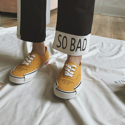 Ενδιαφέρουσες μπλούζες ανδρών σε τέσσερα χρώματα