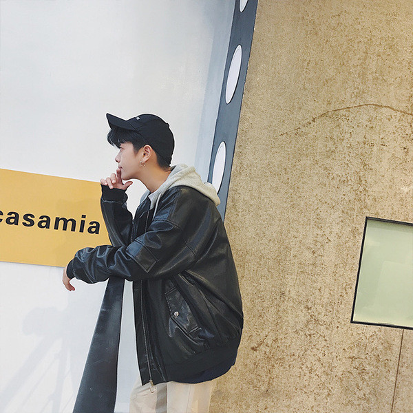 Αθλητικό κομψό ανδρικό σακάκι σε ένα ευρύ σχέδιο από οικολογικό δέρμα σε τρία χρώματα