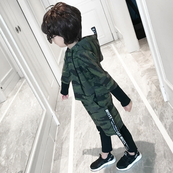 Παιδική καμουφλάζ σπορ που αποτελείται από δύο μέρη για τα αγόρια