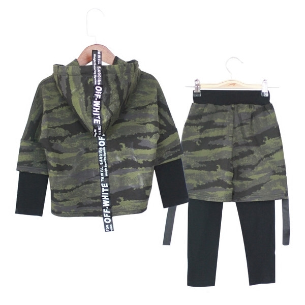 Παιδική καμουφλάζ σπορ που αποτελείται από δύο μέρη για τα αγόρια