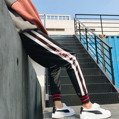 Ανδρικό παντελόνι για το φθινόπωρο σε μαύρο και κόκκινο χρώμα