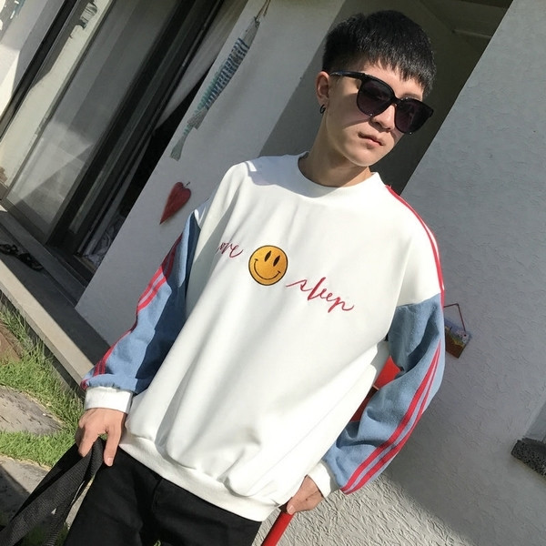 Ευρεία μπλούζα ανδική με κεντημένο χαμόγελο πρόσωπο και επιγραφή