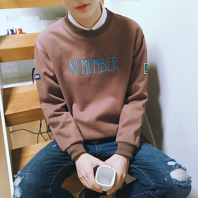 Βαμβακερή μπλούζα για άντρες με κολάρο σε σχήμα O και κεντημένη επιγραφή