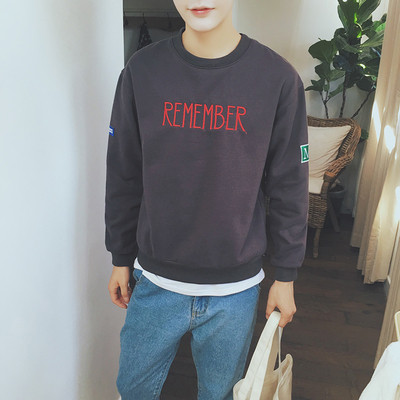 Βαμβακερή μπλούζα για άντρες με κολάρο σε σχήμα O και κεντημένη επιγραφή