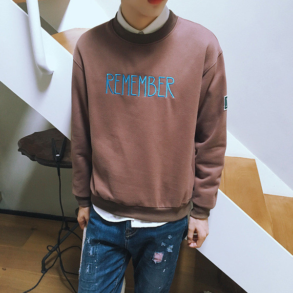 Βαμβακερή μπλούζα για άντρες με κολάρο σε σχήμα O και κεντημένη επιγραφή