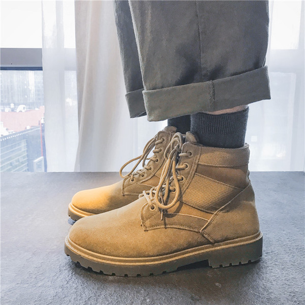 Κομψές μπότες σουέτ ανδρών σε μαύρο και κακί χρώμα