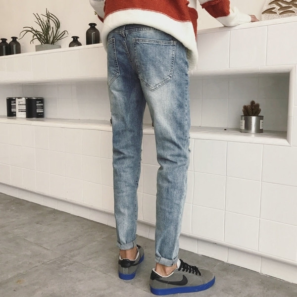 Актуални мъжки светли дънки с вътрешни кръпки