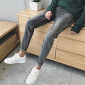 Λεπτά μακρύ τζιν ανδρικά σε απλό μοτίβο