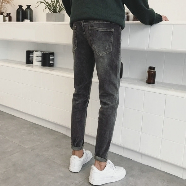 Λεπτά μακρύ τζιν ανδρικά σε απλό μοτίβο