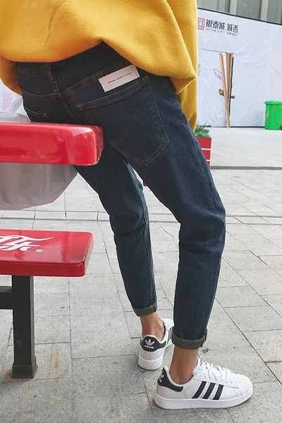 Απλό μοντέλο αρσενικά μακρύ τζιν σε μαύρο και μπλε χρώμα