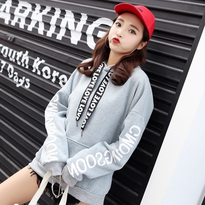 Αθλητική γυναικεία φούστα με κουκούλα με γραβάτες και επιγραφή στα μανίκια