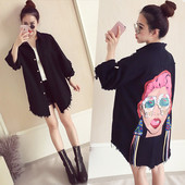 Дамско ежедневно яке с интгересна апликация на гърба 